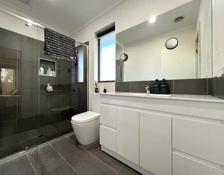 Fifth view of Homely townhouse listing, 2/33 Highland Cres, Mooroolbark VIC 3138