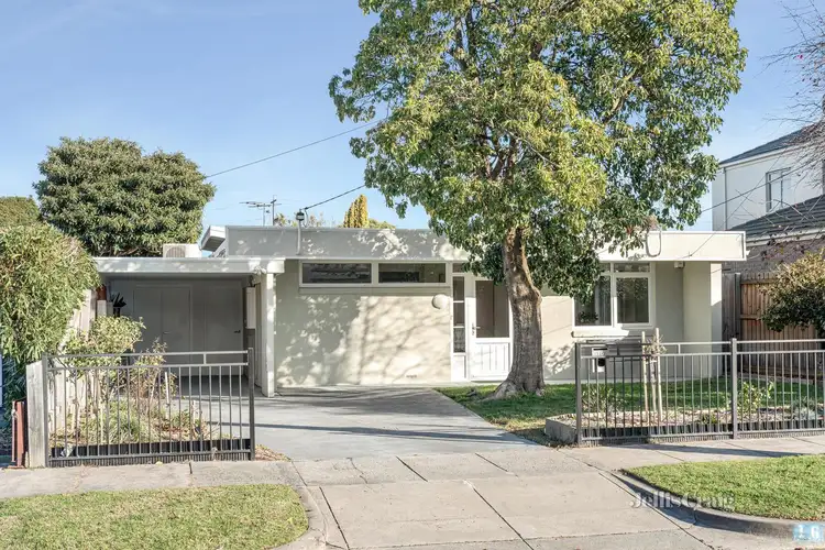 16 Baringhup Street