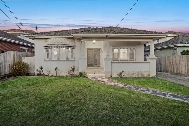 8 Wilbur Crescent, Hughesdale VIC 3166