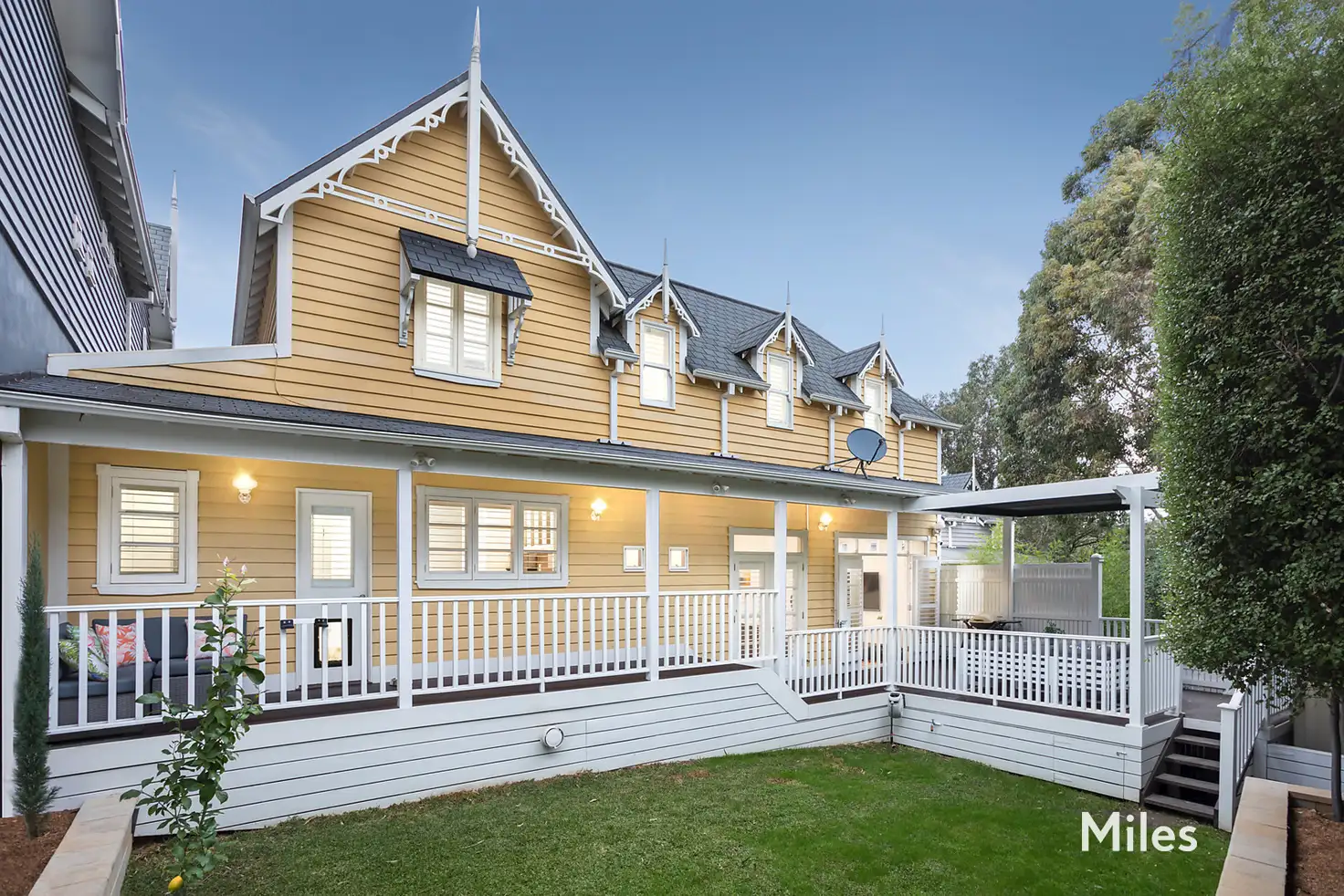 Main view of Homely townhouse listing, 2/5 Jolliffe Crescent, Rosanna VIC 3084