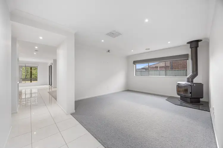 Fifth view of Homely house listing, 18 Cotswold Drive, Alfredton VIC 3350