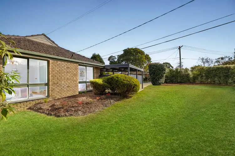 18 Winnifred Crescent, Knoxfield VIC 3180