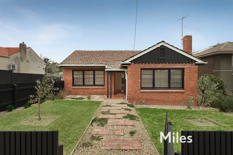 Main view of Homely unit listing, 1/6 Pyalong Avenue, Rosanna VIC 3084