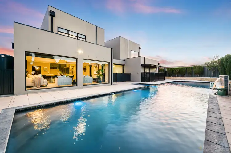 7 Glenmaggie Place, Manor Lakes VIC 3024