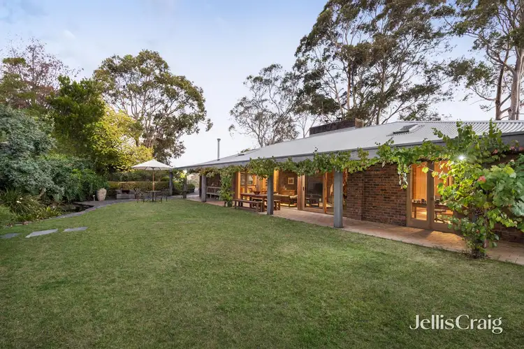 64 Research-Warrandyte Road, Research VIC 3095