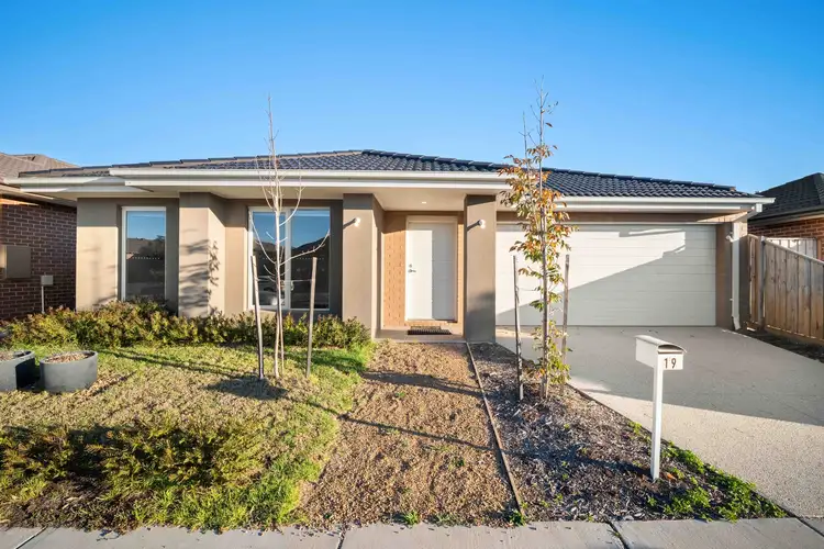 19 Steamboat Avenue, Winter Valley VIC 3358