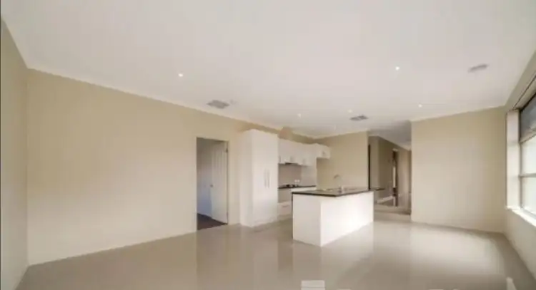 4/64 Ahern Road, Pakenham VIC 3810