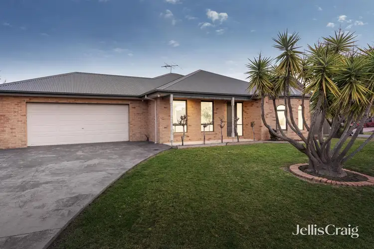 19 Glenshire Grove, Doreen VIC 3754