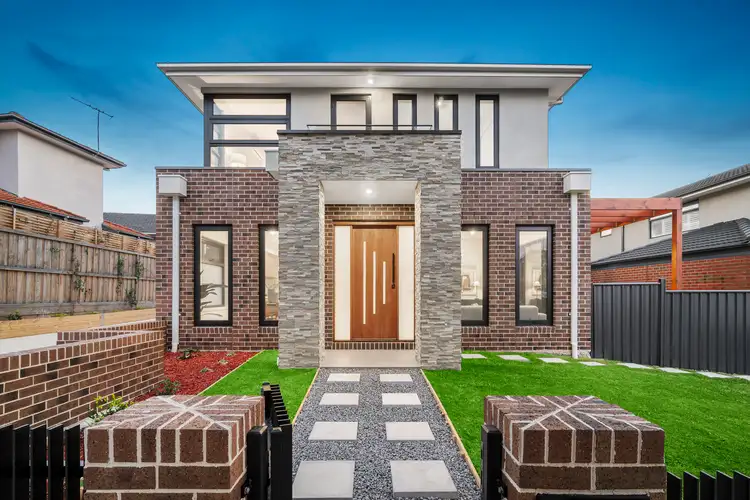 Main view of Homely townhouse listing, 1/11 Thiele Street, Doncaster VIC 3108