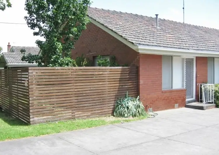 1/14 Athelstane Grove, Ivanhoe VIC 3079