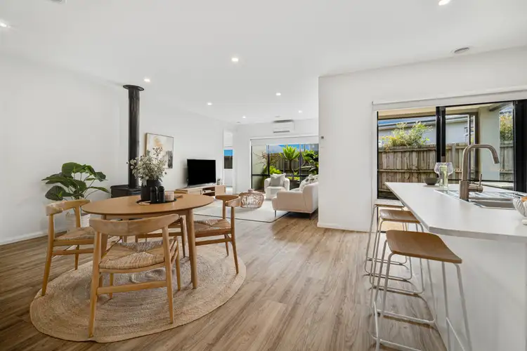 Sixth view of Homely house listing, 2/3 Rosney Court, Alfredton VIC 3350