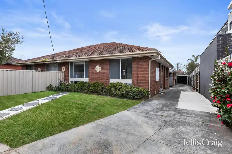 2/4 Wattle Grove, Mckinnon VIC 3204