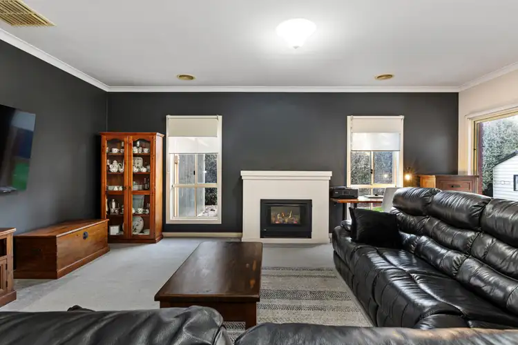 Sixth view of Homely house listing, 2 Peppertree Court, Alfredton VIC 3350