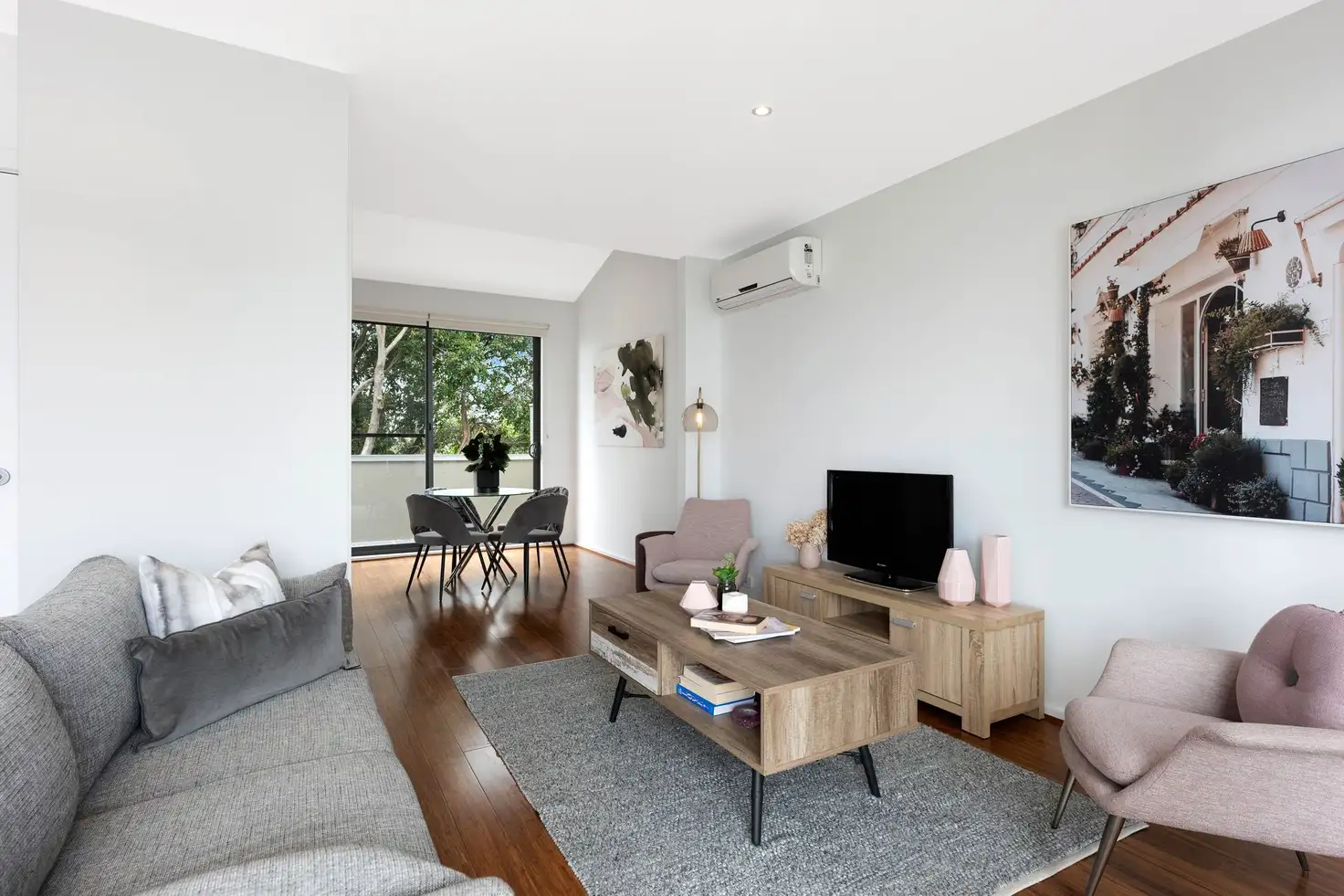 Main view of Homely townhouse listing, 2/300 Como West Parade, Parkdale VIC 3195