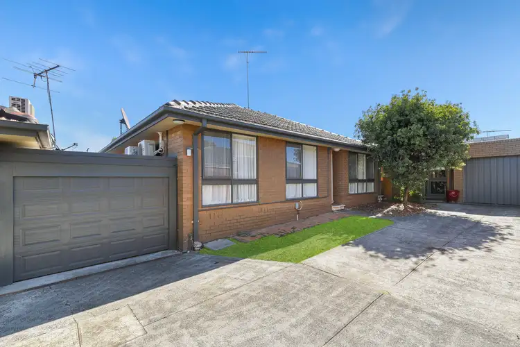 2/14 Gnarwyn Road, Carnegie VIC 3163