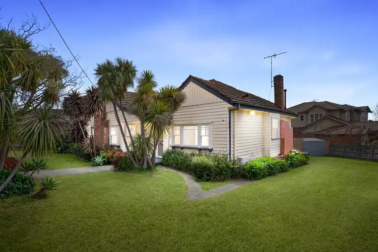 2 Chaleyer Street, Glen Iris VIC 3146