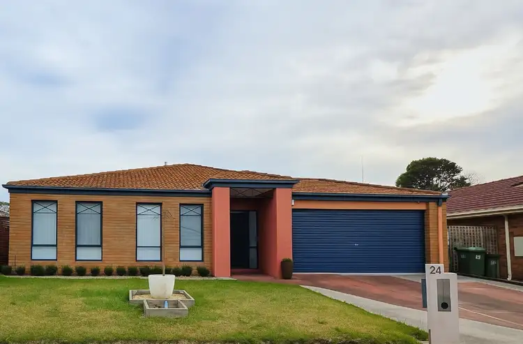 24 Gillian Place, Pakenham VIC 3810