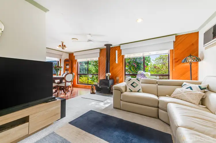 Second view of Homely house listing, 2 Linda Court, Werribee VIC 3030