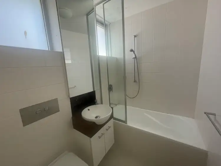 Fifth view of Homely unit listing, 2/14 Stradbroke Avenue, Heidelberg VIC 3084