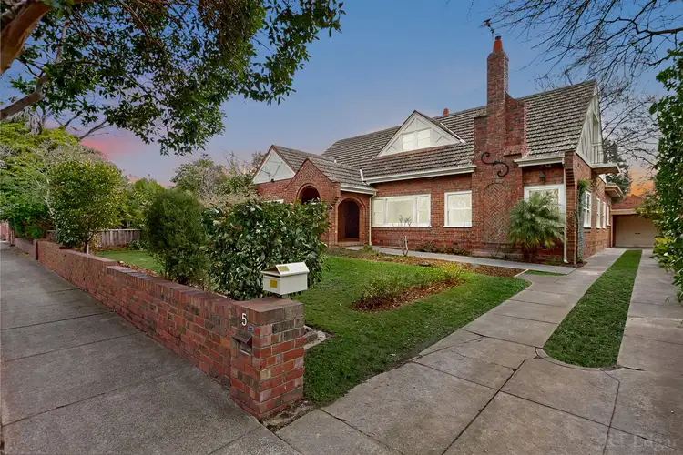 5 Black Street, Mont Albert VIC 3127