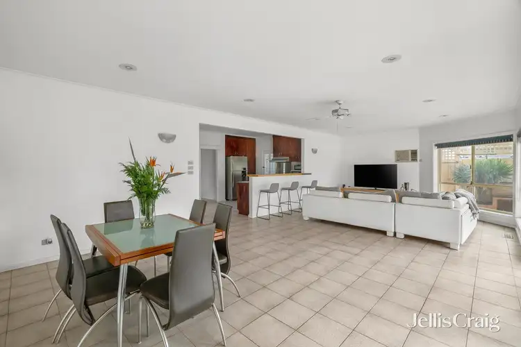 6 Bray Court, Bentleigh East VIC 3165