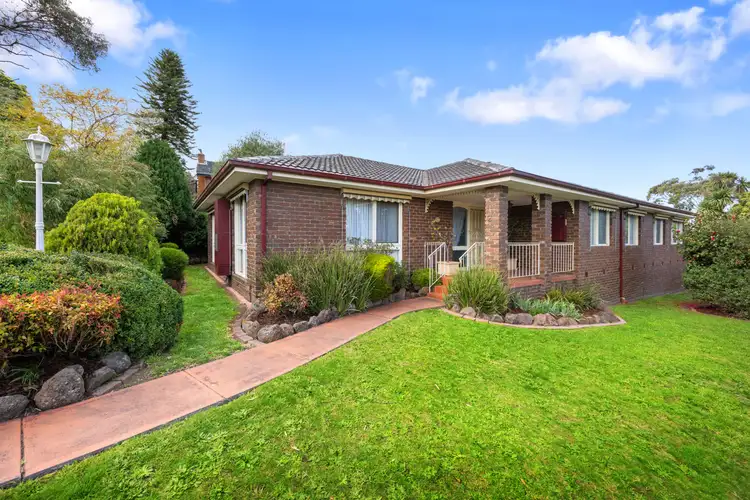 2 Chinook Crescent, Mooroolbark VIC 3138