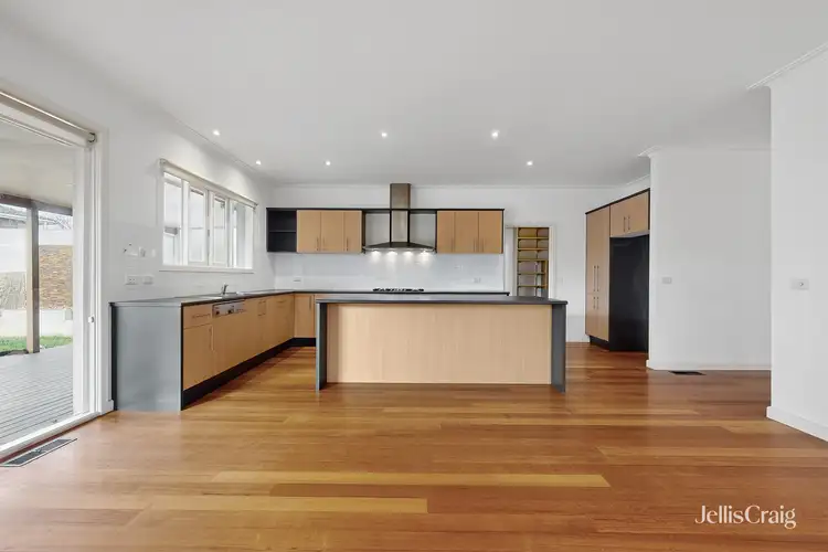 Second view of Homely house listing, 5 Seaview Avenue, Bentleigh VIC 3204