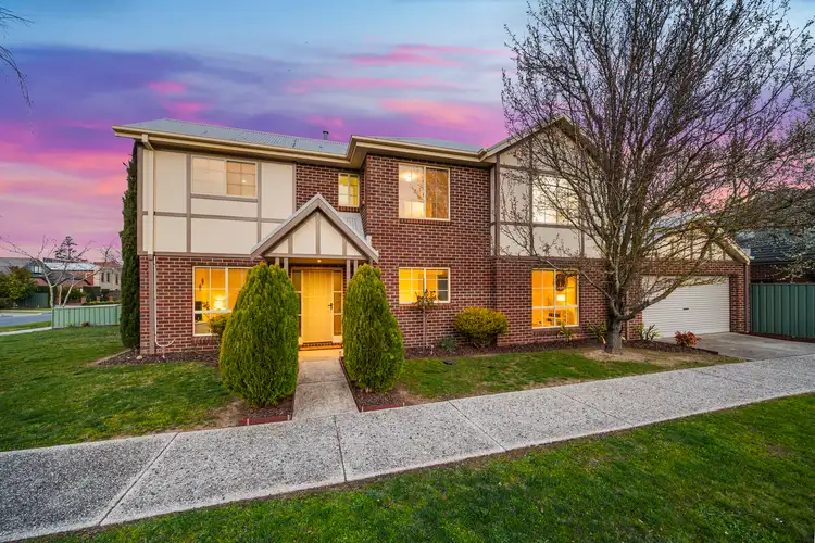 4 St Clare Avenue, Lake Gardens VIC 3355
