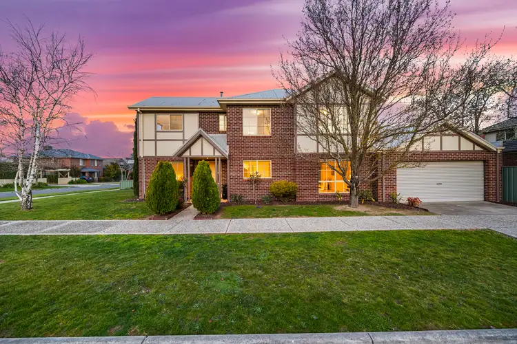 4 St Clare Avenue, Lake Gardens VIC 3355