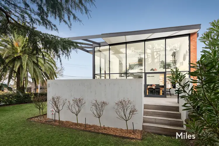 2 Charteris Drive, Ivanhoe East VIC 3079