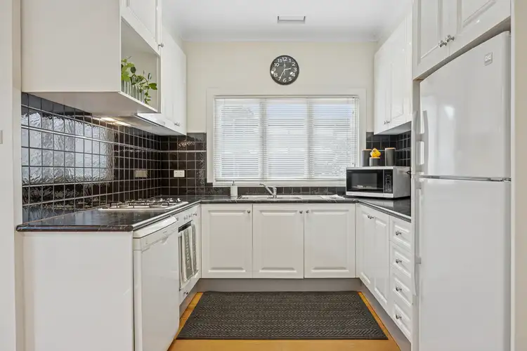Fifth view of Homely house listing, 9 Neil Court, Bentleigh East VIC 3165