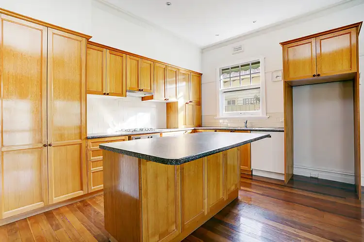 18 Leila Road, Carnegie VIC 3163