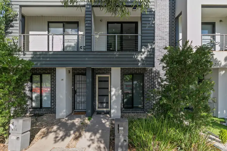 38 Little Windrock Lane, Craigieburn VIC 3064