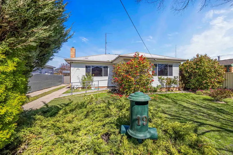 19 Linden Avenue, Wendouree VIC 3355