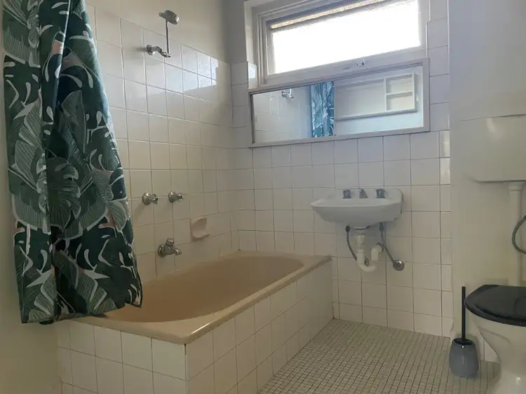 Fifth view of Homely flat listing, 4/37 Weeroona Road, Murrumbeena VIC 3163