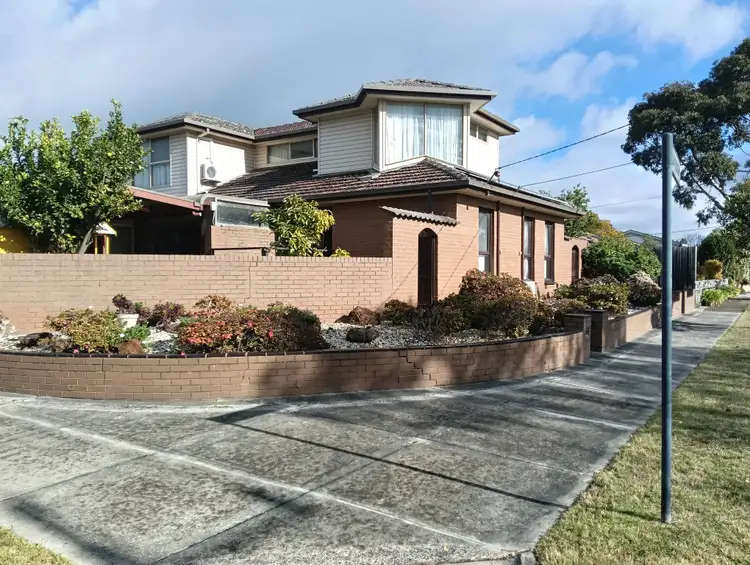 2 Palm Beach Crescent