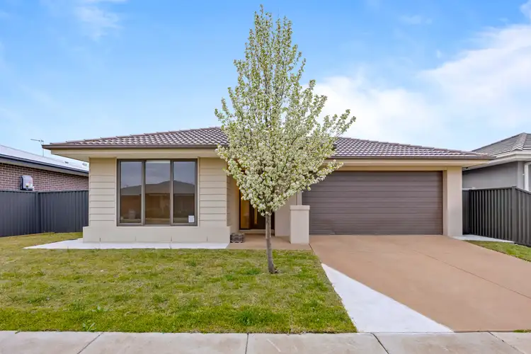 77 Grainger Parade, Lucas VIC 3350