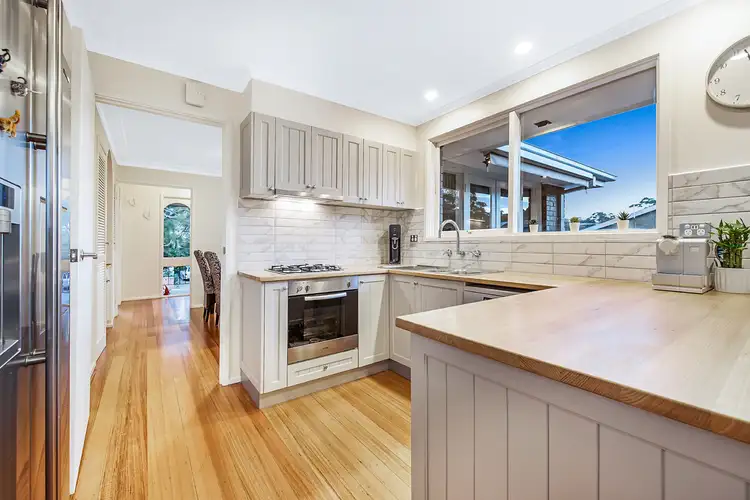 34 Cambrian Crescent, Wheelers Hill VIC 3150