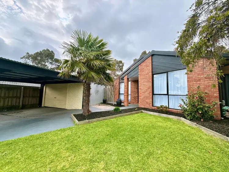 24 Broome Crescent, Cranbourne North VIC 3977