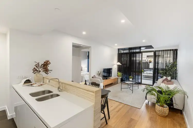 2/18 Wendouree Parade, Lake Wendouree VIC 3350