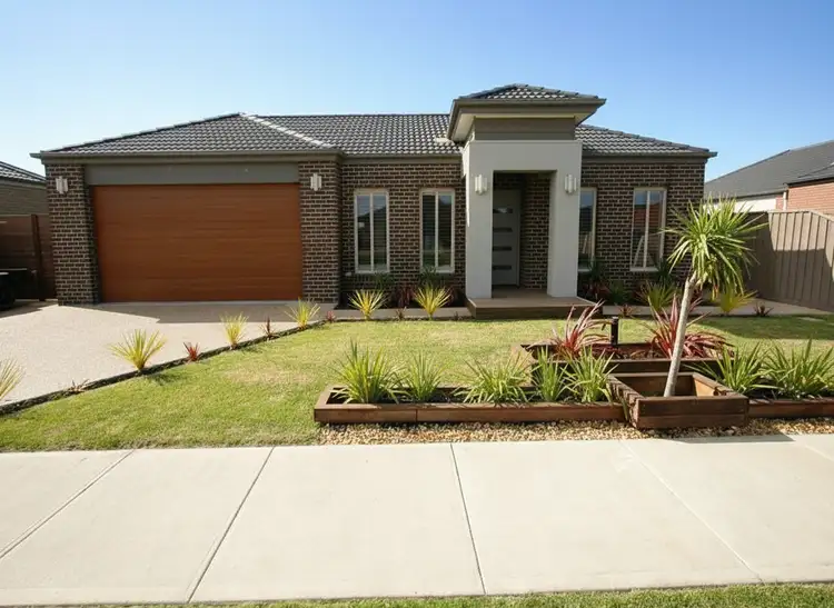 16 Whiteley Way, Pakenham VIC 3810