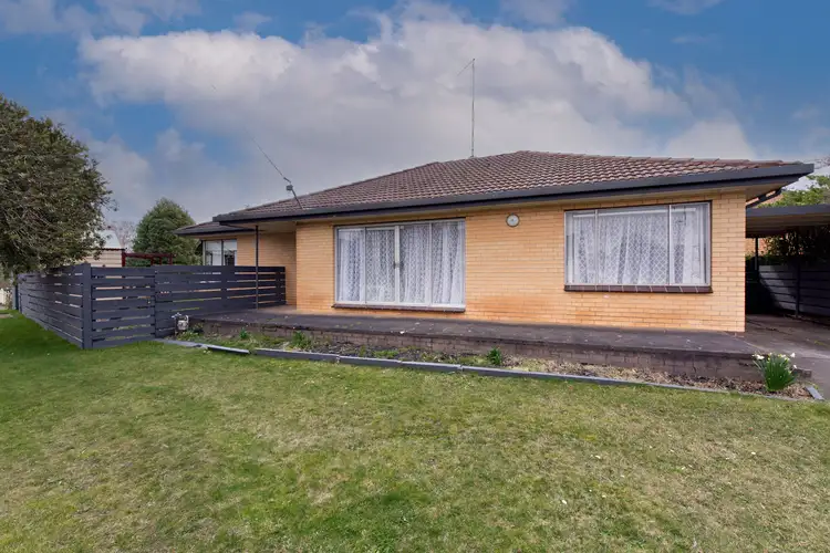 4 Towong Street, Alfredton VIC 3350
