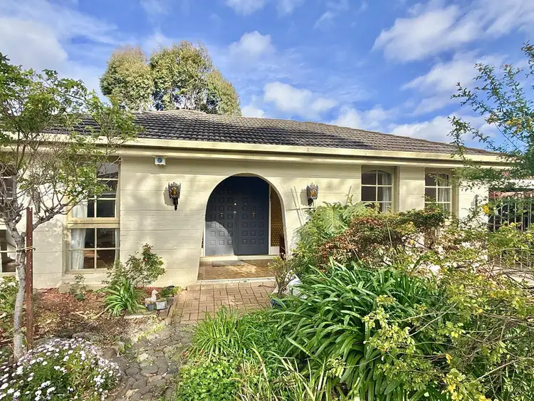 19 Vanessa Crescent, Wheelers Hill VIC 3150