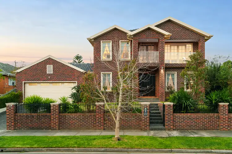 11 Meadowbank Avenue, Doncaster VIC 3108