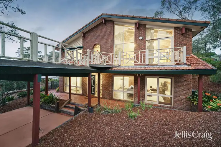 8 Ashdale Grove, Eltham VIC 3095