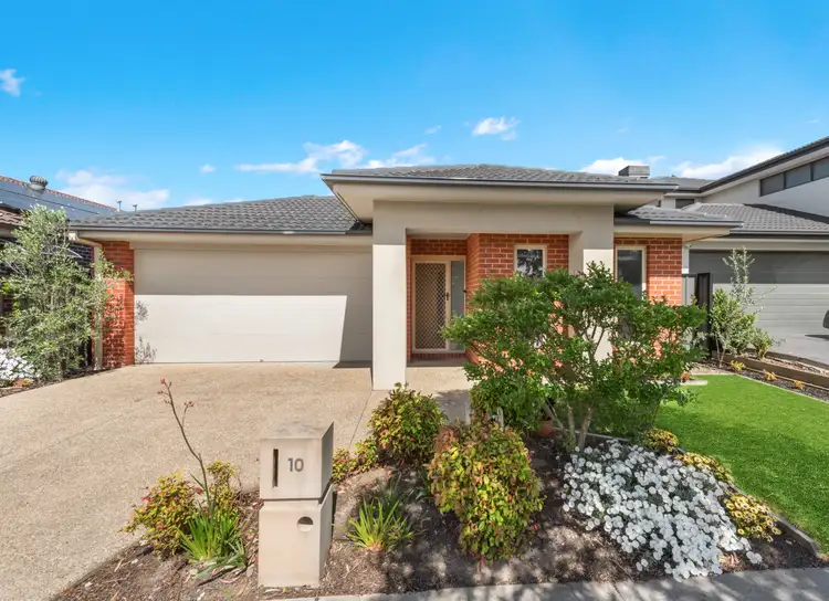10 Tilia Drive, Cranbourne North VIC 3977