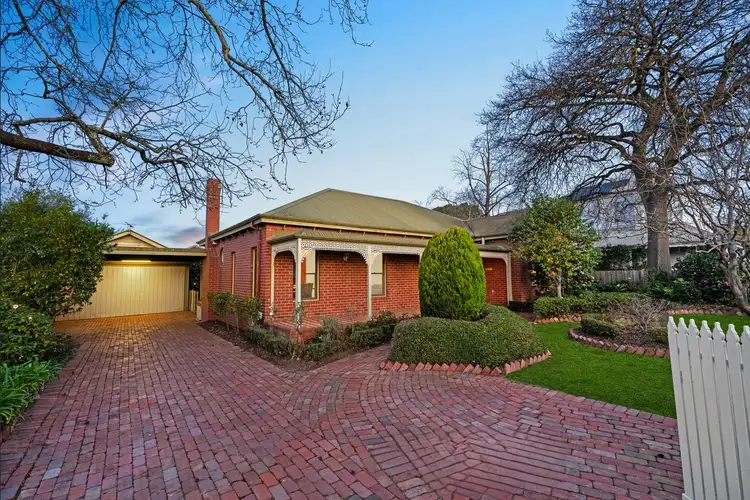 8 St James Avenue, Mont Albert VIC 3127