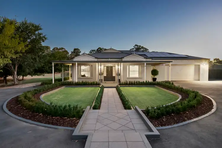 8 Clarendon Close, Strathfieldsaye VIC 3551