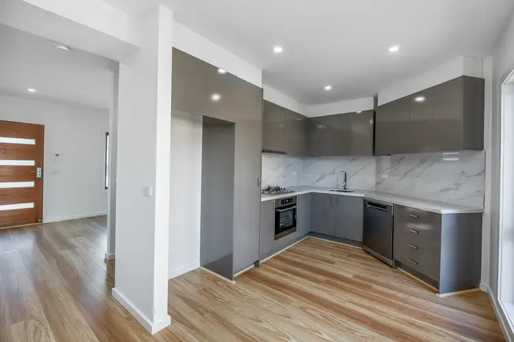 2D Hillside Street, Springvale VIC 3171