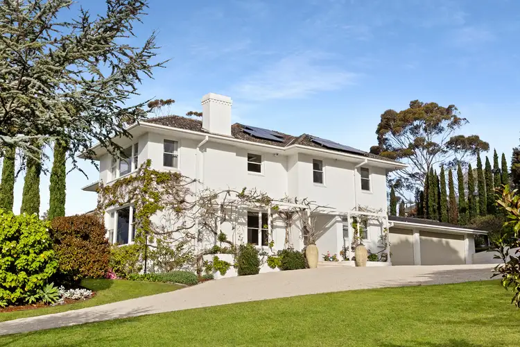 16 Watts Parade, Mount Eliza VIC 3930